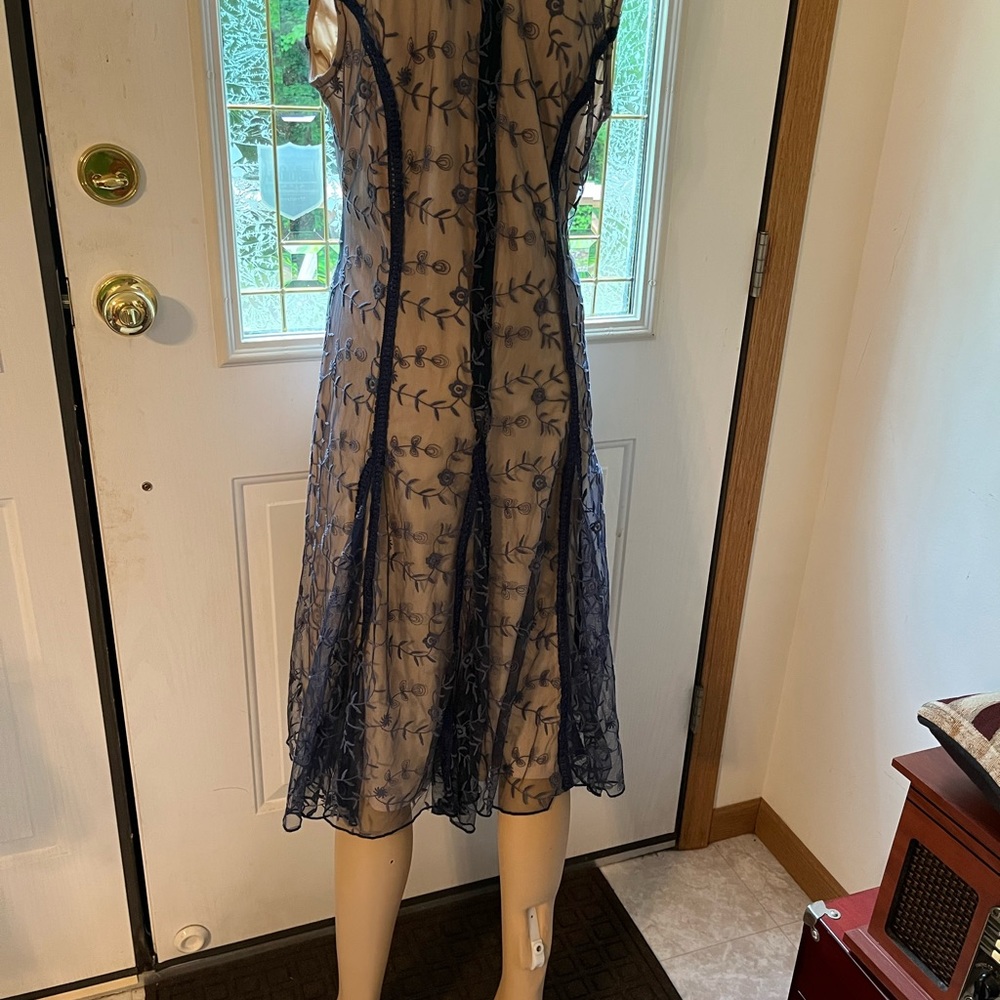Absolutely beautiful dress size 10 fully lined - Picture 10 of 12
